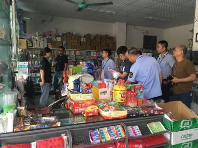 新雅街开展文化市场大排查行动暨“扫黄打非”宣传活动，确保市场健康有序